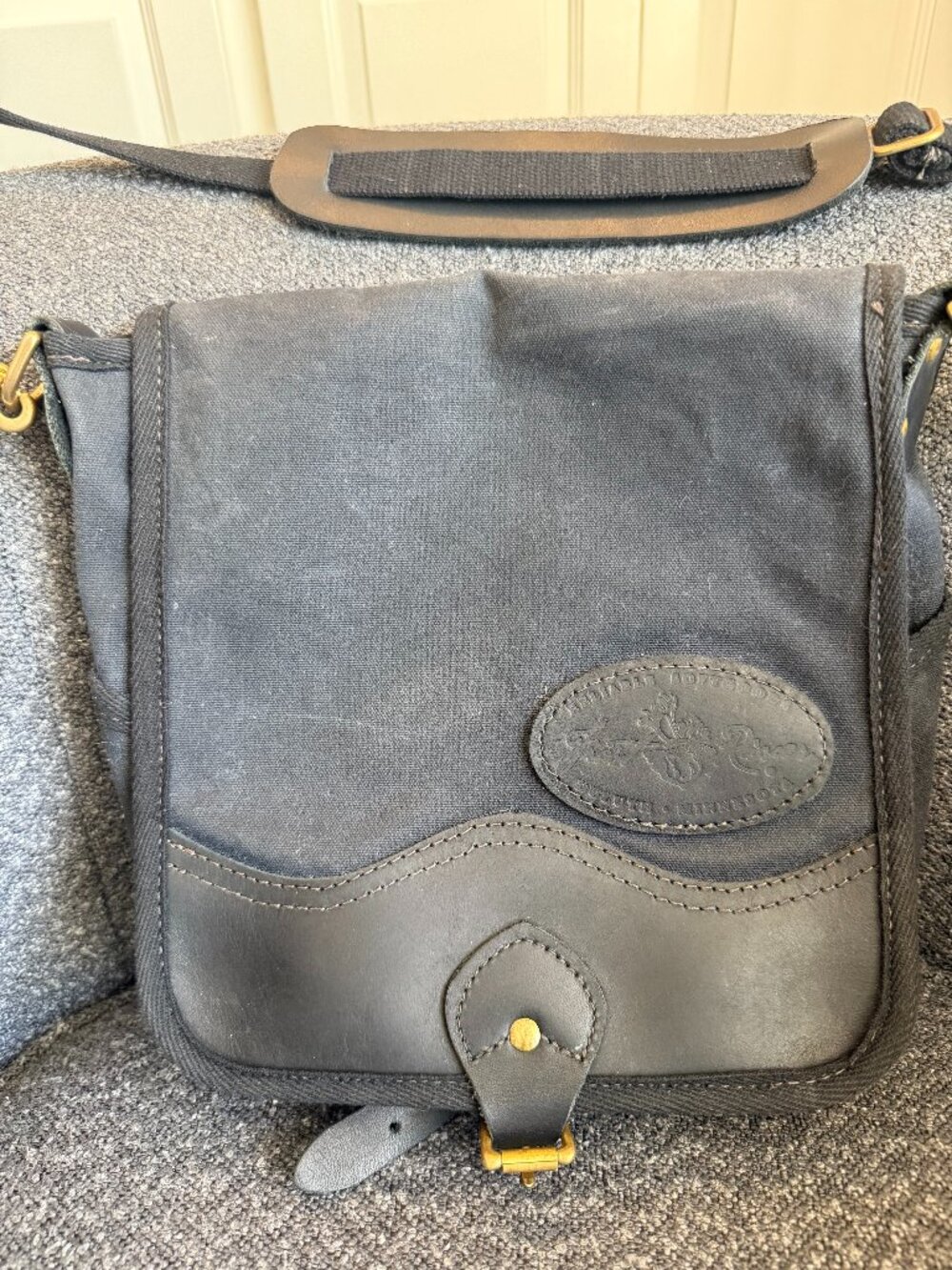 SOLD ON DIFFERENT PLATFORM Frost River Large Field Satchel - Black